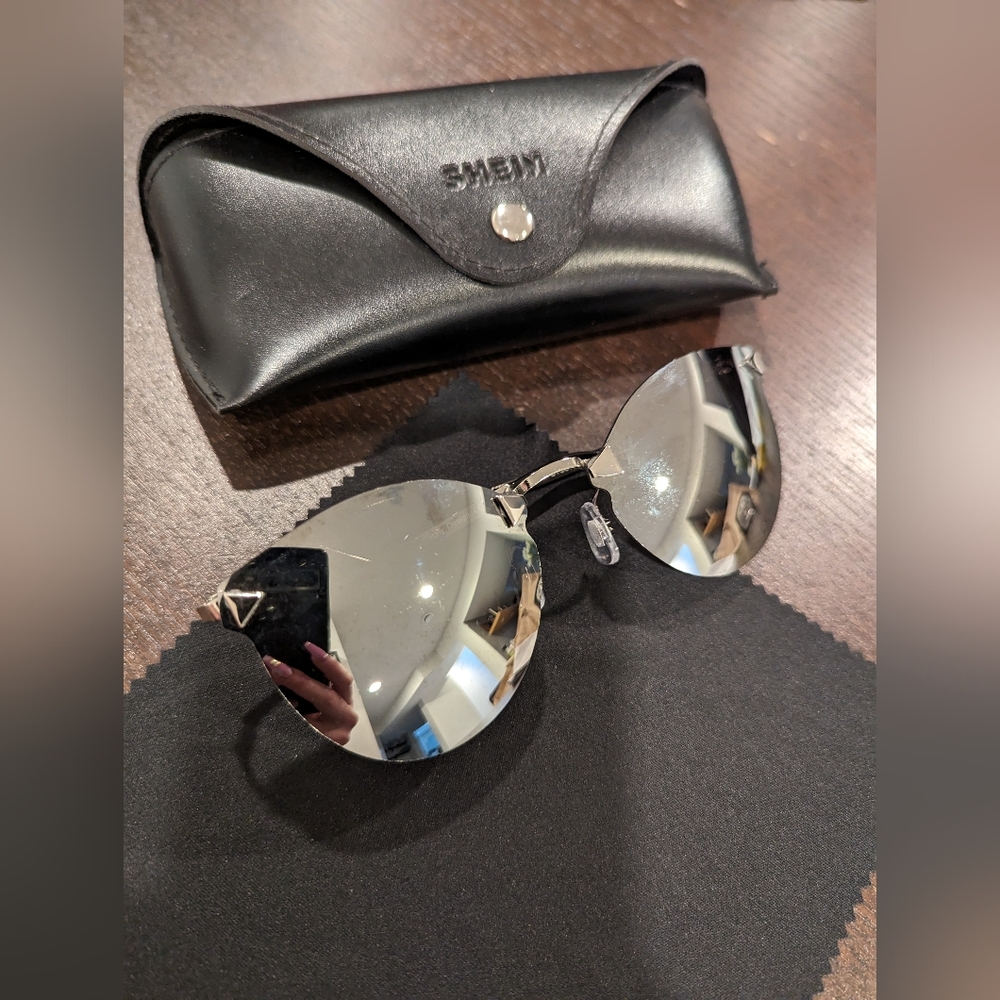 Sunglasses - Picture 5 of 7